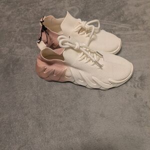 Chosen Girls Slip-On Knit Sneakers | White & Blush Pink | Size 3 | Lightweight